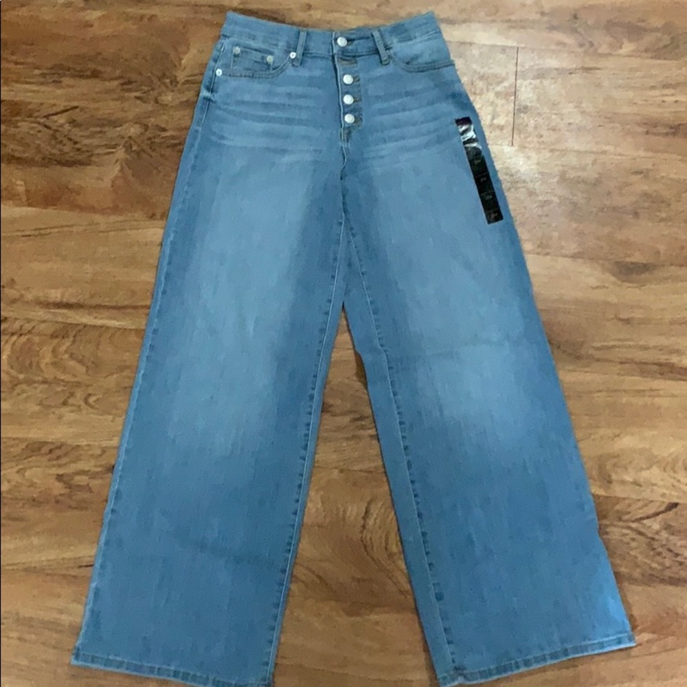 Wide Leg/Light Wash Jeans new with tags!